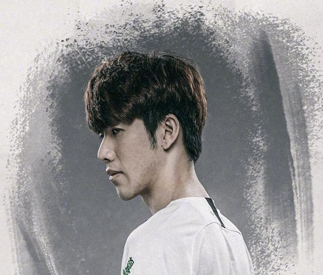 CSGO快讯：来自乌克兰的CSGO第一人S1mple表示：他的老家正在遭受炮击！