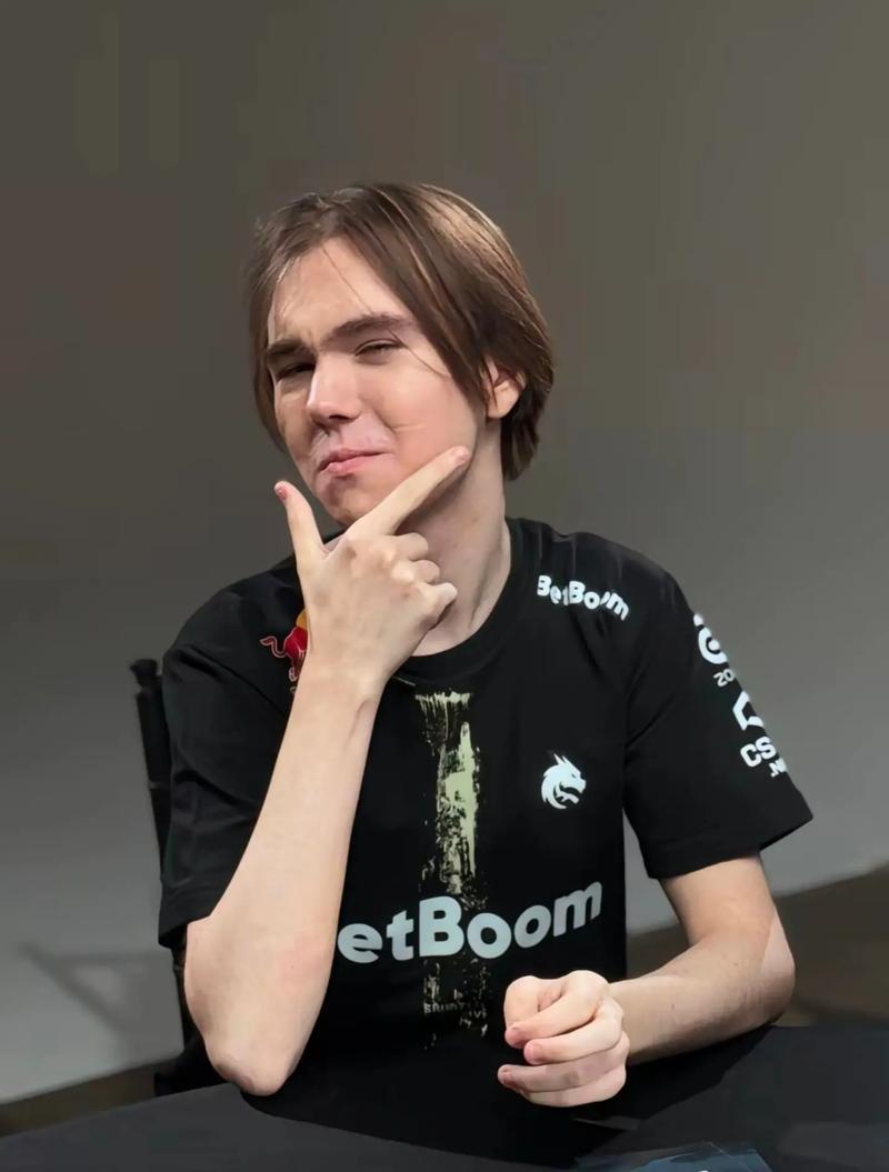 EDG赛后群访 教练：今天打了两把不一样的阵容 但是没发挥好