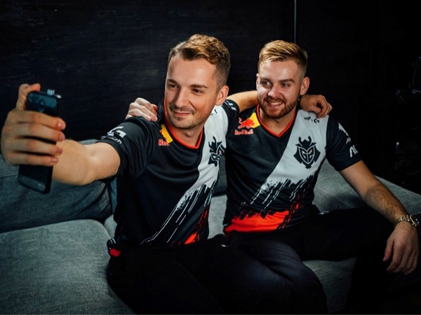 悲伤的Xiaozhu在 River 中迷失了方向；并送出了大龙 + Ertahan Yuanshen带领团队推进 Royal Never Give Up 并获得比赛点